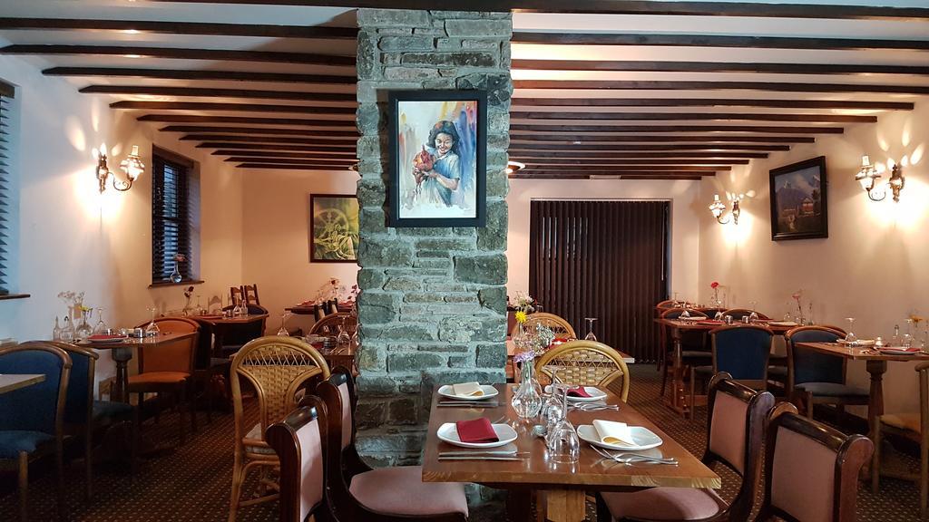 New Gurkha Inn Brecon Exterior photo