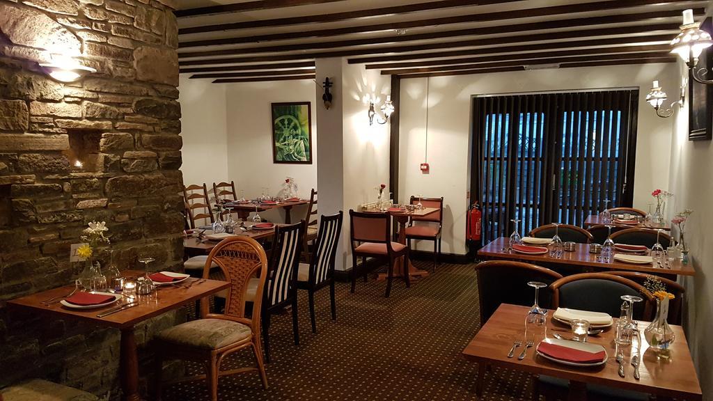 New Gurkha Inn Brecon Exterior photo